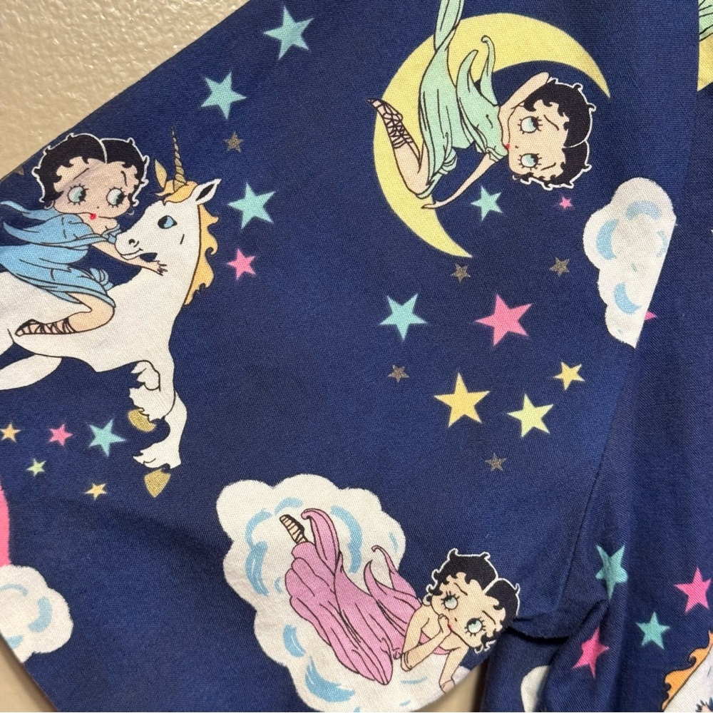 Vtg 1997 Betty Boop Scrub Women’s L Fantasy Whimsical Medical Daycare Top View 3